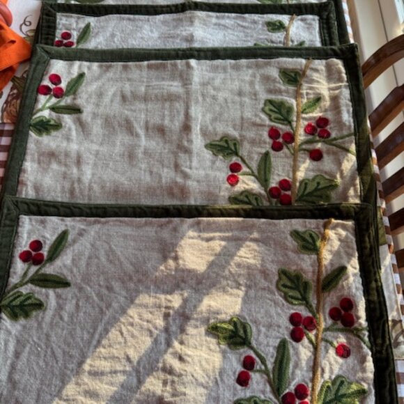 William Sonoma Linen~Green Velvet Trim & Holiday Berries 🎄 Set of 4 Placemats - Picture 7 of 10